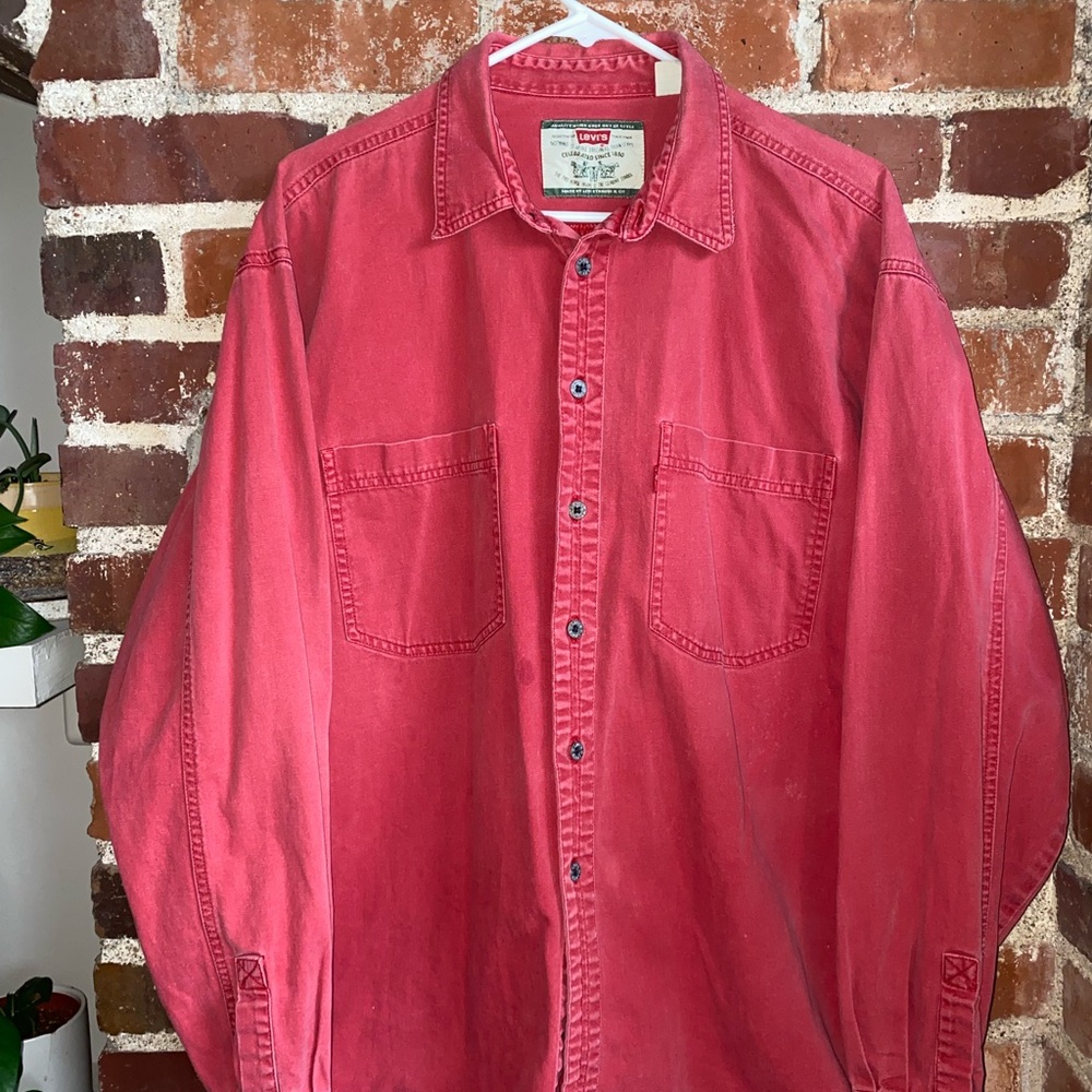 Men’s Red Vintage Levi Botton Down - Size Large